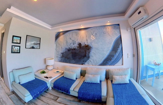 Deluxe Beach Apartment- Sleeps 2 & Private Terrace - Foto 16