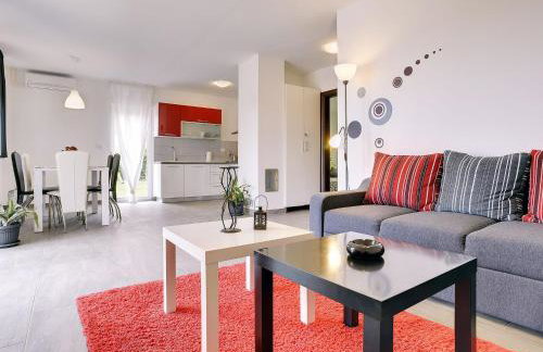 Detached Villa With Pool and Large Garden in Quiet Area Near the Sea - Foto 18