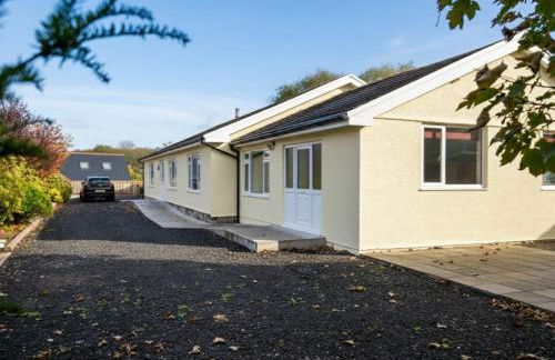 Round Park - A large dog friendly one level holiday cottage for groups and families - Photo 18