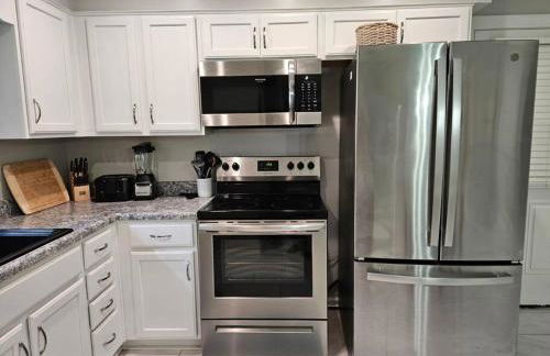 Luxury Pool with King beds Near Shops and Dining - Foto 60