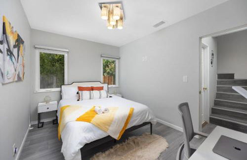 Pasadena Charming Vacation Home with Hot Jacuzzi - Photo 36