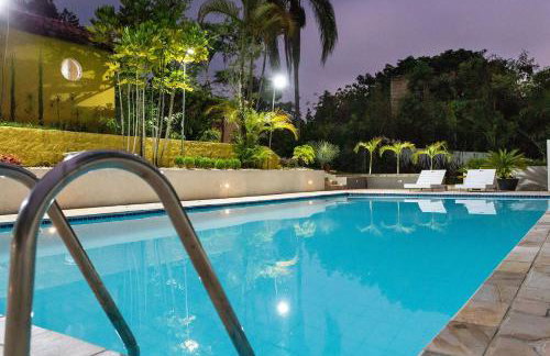 Piscina, jardim, área gourmet e vista arborizada - Foto 5