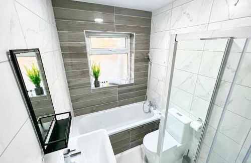 *Sleeps 9* Modern, 4 Bed House, Birmingham - Photo 29