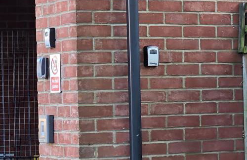 Lux Den close to M1! Netflix , Parking & Broadband - Foto 10