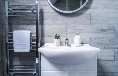 Progressive House 5 Bedrooms Inc Study with Sofabed, Garden, Smart TV in Every Bedroom FREE Parking - Foto 19