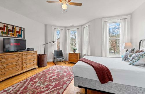 Sojourn Classic DC Rowhouse with Parking - Foto 24