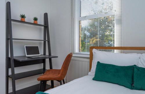 Whole House Sleeps 6 Garden Workspace Waterloo in 20 mins - Foto 21