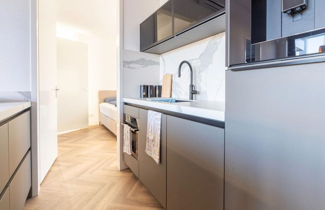 Cozy Villa With Lakeside Views - Photo 14