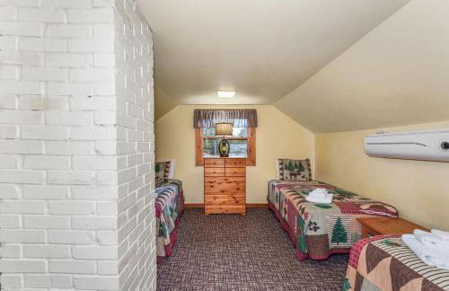 Cedaroma private Home in Resort to relax in the northwoods - Photo 12