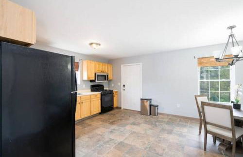 Gorgeous Waterfront 3 Bedroom, 1.5 Bathroom Unit. - Foto 14