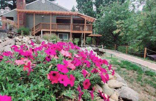 Tranquil Riverfront Retreat - Foto 44