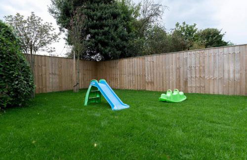 Pass the Keys 4-Bed Home with Garden Parking Near Durham - Foto 38