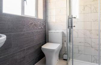 Luxury House 4 ensuite bedrooms, free parking ,wifi - Foto 22