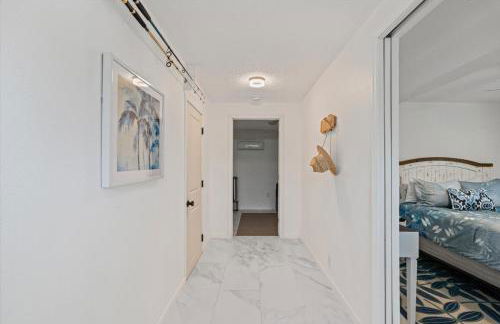 Private Bayfront Beach House with Dock, Steps to Beach and Restaurants - Foto 44