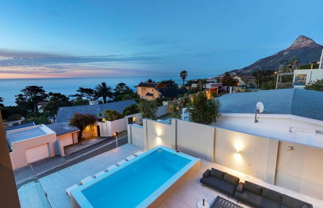 Large 9 Bedroom Villa in Camps Bay w Pool Apostles Views - Photo 2