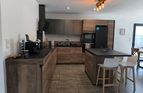 villa récente climatisée avec piscine privée - Photo 4