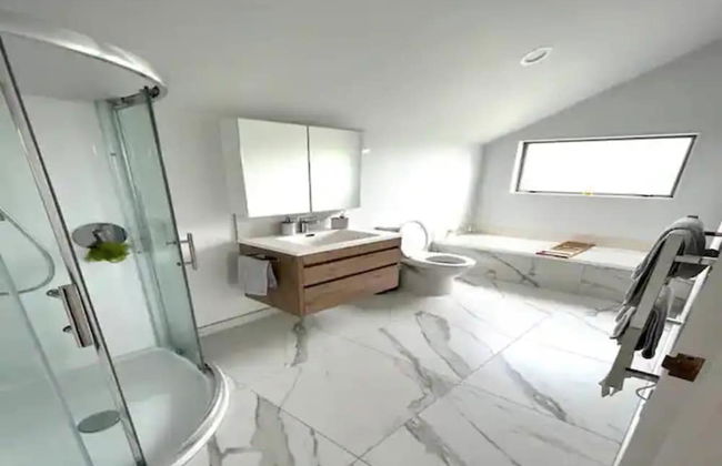 Private and Sunny 3BR with parking I Zodiak Stays - Foto 6