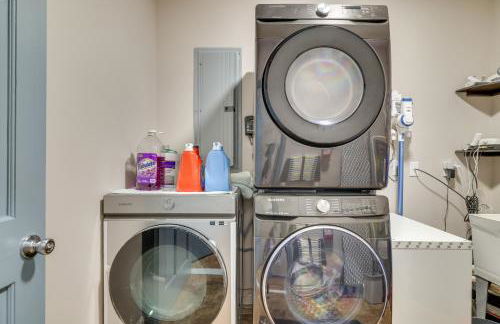 Game Room and Home Theater! Immaculate Poconos Lodge - Foto 31