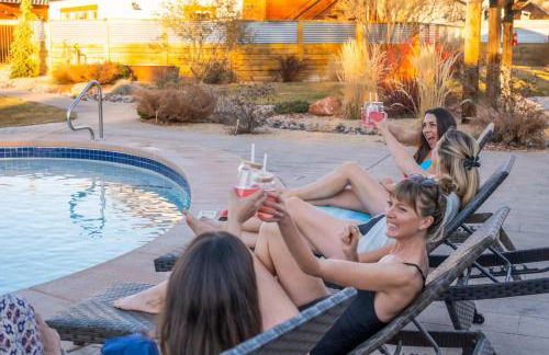 Timber & Tin D 2Bed 2Bath w Pool & Rooftop Deck - Foto 70