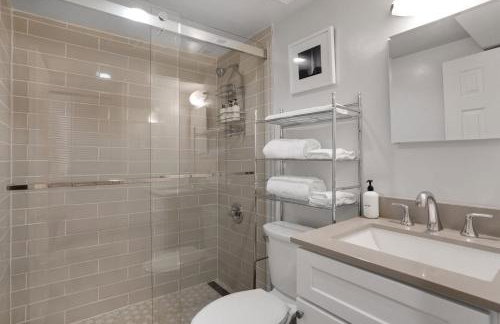 NEW Classy Dupont-Logan Apt Parking - Foto 17