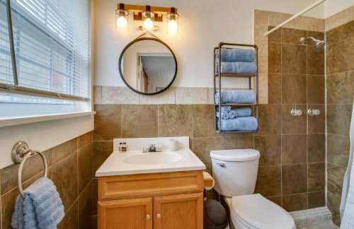 Mountain Home Cabin with Fire Pit Less Than 1 Mi to Lake! - Foto 16