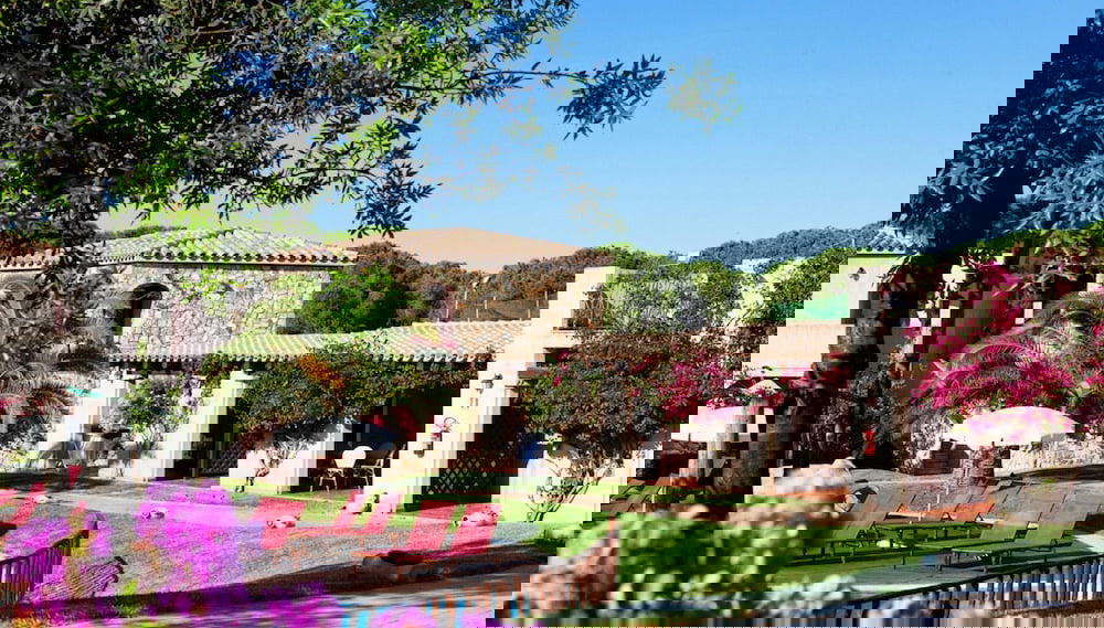 Apartment in Residence With Pool - Photo 1, Primary image