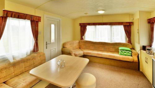 Cottage by Ostrowieckie Lake with Private Beach - Foto 3