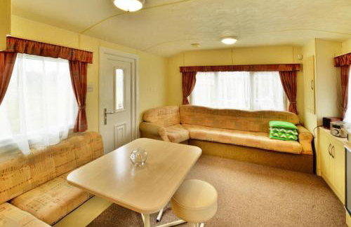 Cottage by Ostrowieckie Lake with Private Beach - Foto 3