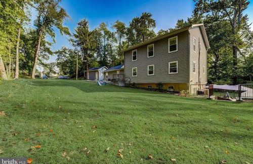 Stylish and Modern Large Bedroom - Foto 17