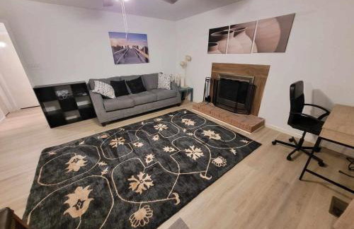 Spacious 4BR Home w Pool • Family Friendly - Foto 25