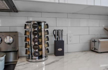 Mid-Century Modern Retreat by Coffee, Food + Shops - Foto 14