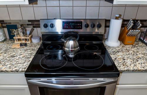 Open Plan Arcade Home with Natural Hardwoods Sleeps 10 - Foto 31