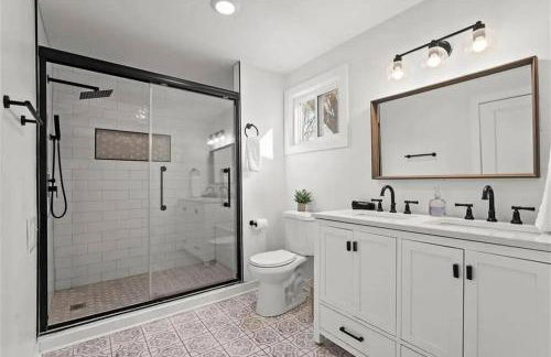 Newly Renovated! Beautiful home with game room. - Foto 37