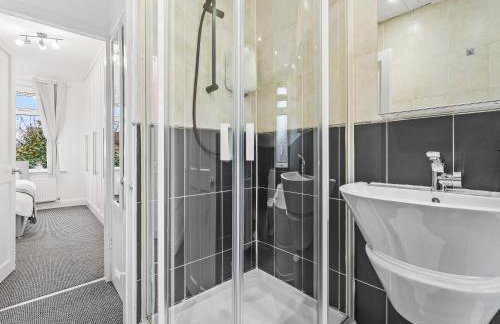 Crew Quarters - Your Ideal Stay in Bury - Photo 45