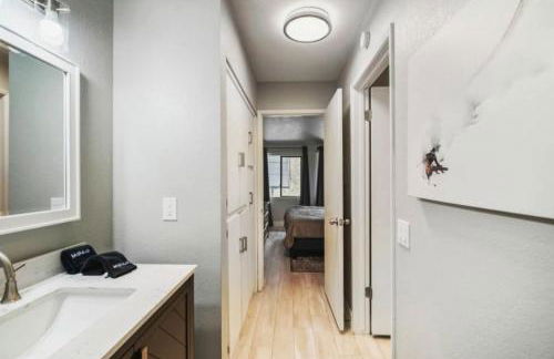 Guest Favorite Spacious Remodeled 2 Bdrm 2 Ba Mountain Views - Photo 32