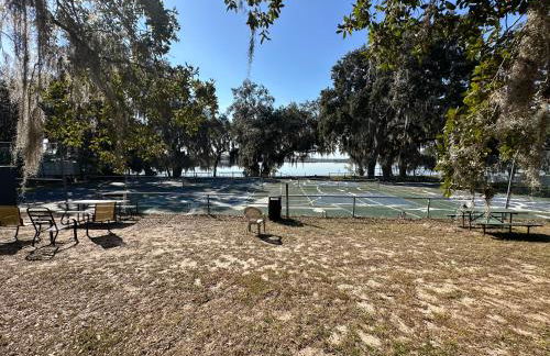 Larkin's Corner Salt Springs Resort Cottage 10 - Foto 14