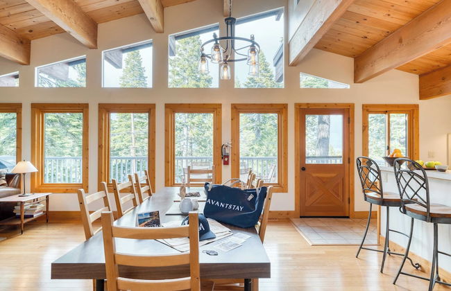 Lake + Beach Access, Pool, Tennis Walk to Chambers Tahoe Timber by Avantstay - Foto 13