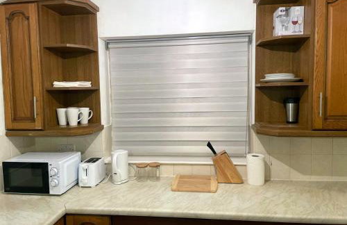 Lovely Spacious House Family & Contractor Friendly 3 Bedroom Near Leeds Centre Sleeps 8 - Foto 26