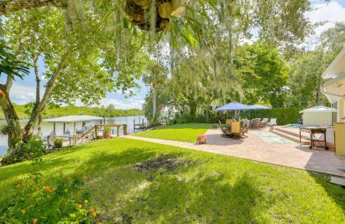 Pool & Hot Tub Access: Riverfront Florida Studio - Photo 15