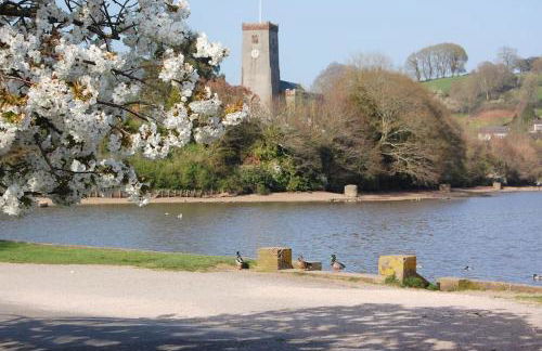 The Post House (Centre of riverside village) - Photo 29