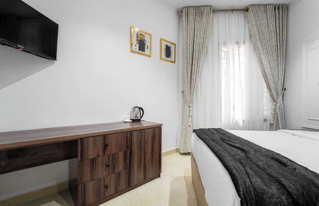 The Azaria Hotel & Apartment - Photo 10