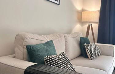 Brand New 2 Bed House - Sleeps 4 - Free Parking - Near HS2 & Drayton Manor - Photo 12