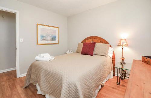 Spacious Home with Waterfront View-Welcome Pets - Foto 16