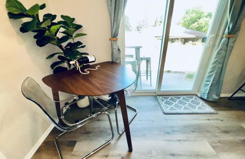 Colorful Comfort 3 Bedroom Home with Fenced yard - Foto 39