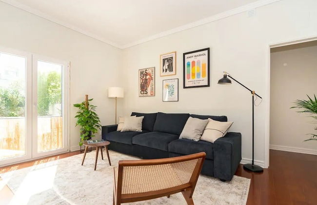 Coastal Comfort: Apartment Retreat By The Sea - Photo 7