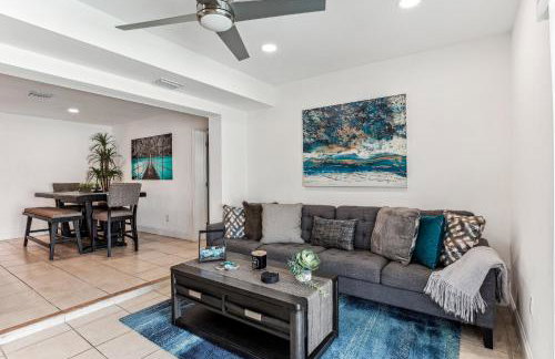 Miami Oasis, Spacious 4-Bedroom Home with Pool - Photo 11