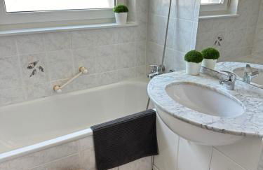 8 Einzelbetten Böblingen I 6 Schlafzimmer I 2 sep Ebenen I 2 Bäder, 2 sep WC I Messe, A81 I Monteure, Teams - Foto 8