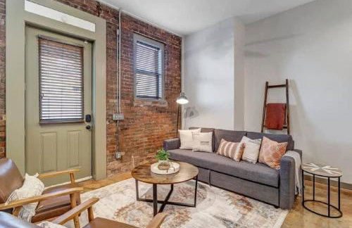 Modern, Insta-Worthy 2B Townhome in Walkable Springfield! - Photo 6