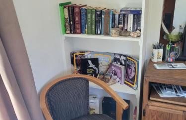 Oscoda Hilltop Haven - Great Location near Beach! - Foto 29