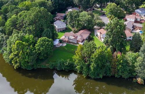 Stunning Lake views with King beds for HPU, Furniture Market, Greensboro, Winston - Photo 33